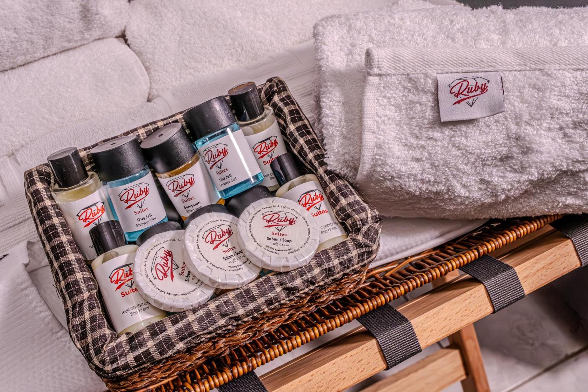 Ruby Hotel Istanbul Bagian luar foto
