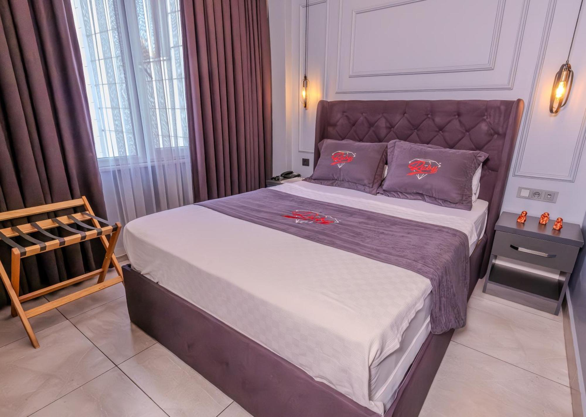Ruby Hotel Istanbul Bagian luar foto