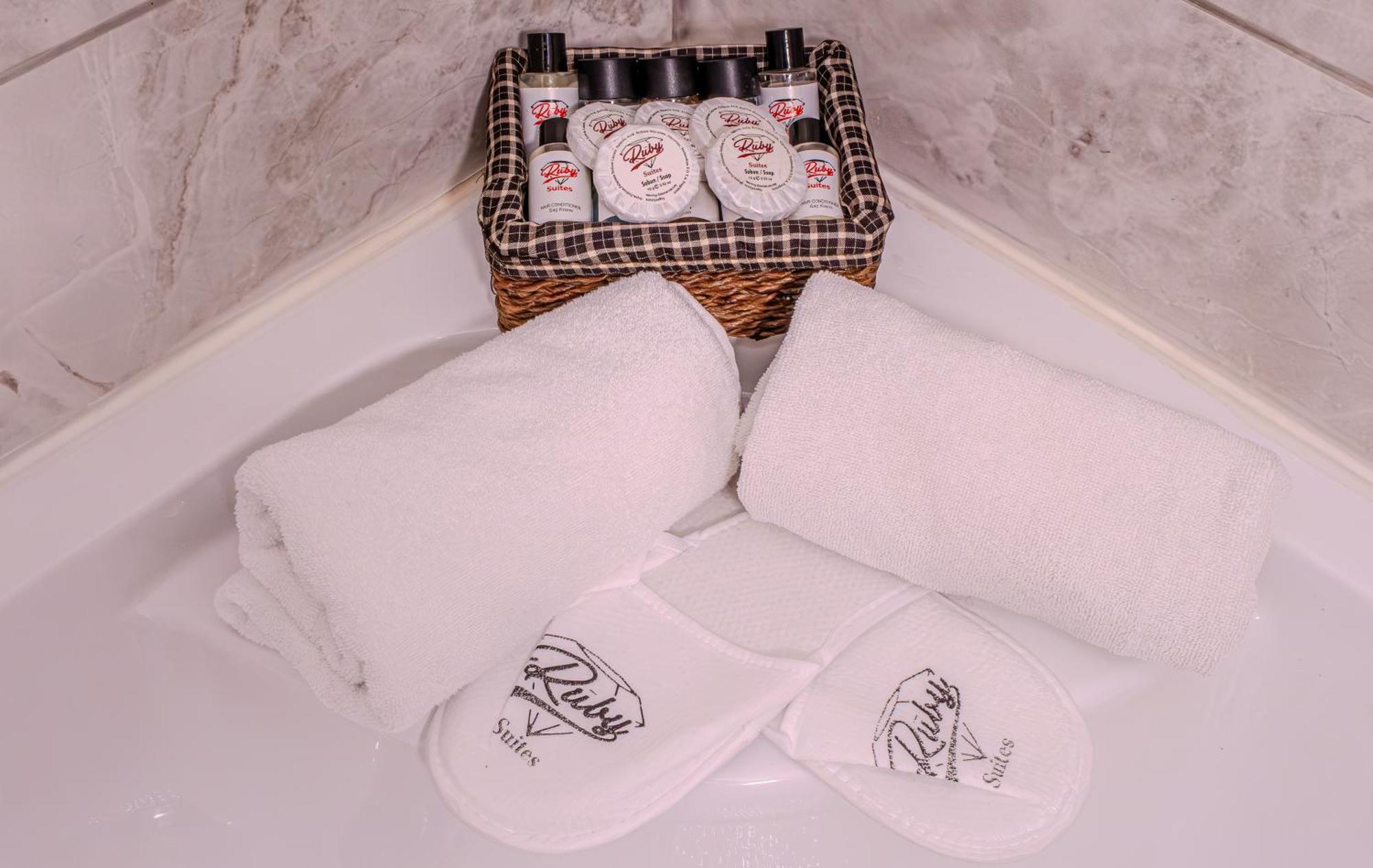 Ruby Hotel Istanbul Bagian luar foto